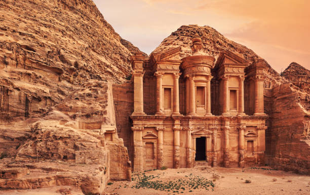 About the famous historical place Petra thumbnail